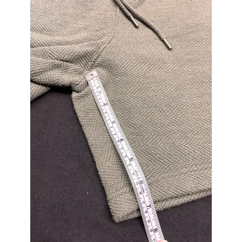 Faherty Whitewater Short Olive Sample Deadstock M